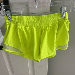 Highlighter lululemon hotty hot shorts
